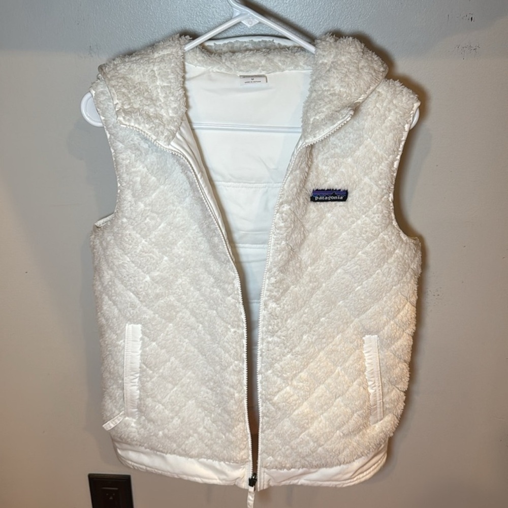 Women’s Patagonia White Reversible Fleece Vest - Picture 2 of 4